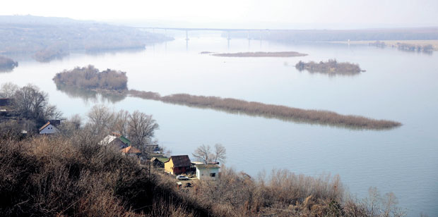 НОВОСТИ СА МЕШТАНИМА КРЧЕДИНА: Селом прођеш, свуда само туга
